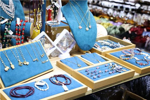 雙節(jié)同歡慶 樂(lè)購(gòu)在華豐 鞋帽零售市場(chǎng)迎來(lái)消費(fèi)熱潮